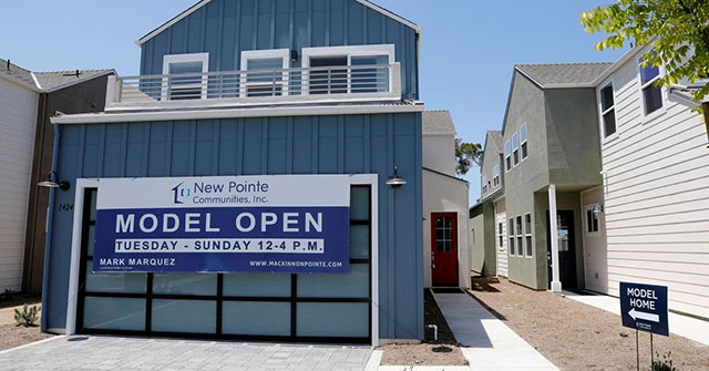 US single-family starts drop; building permits hit 12-month high US single-family starts drop; building permits hit 12-month high